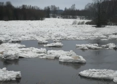 Pašlaik sliktākā situācija ir Daugavas posmā starp Jēkabpili un Pļaviņām, kur jau applūdušas vairākas dzīvojamās mājas un izsludināts sarkanais brīdinājums par ļoti augstu ūdens līmeni.