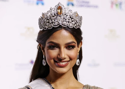Skaistumkonkursa "Miss Universe" 2021. gada uzvarētāja sava jaunā izskata dēļ spiesta atvairīt skarbu kritiku