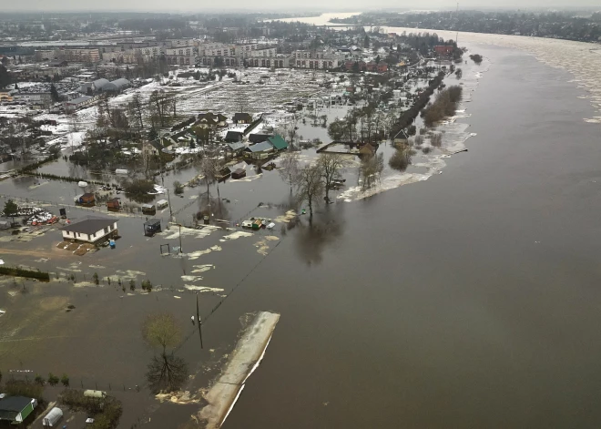 Наводнение в Екабпилсе: уровень воды в Даугаве бьет исторические рекорды