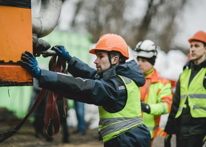  Piektdien, 13. janvārī, uzņēmuma SIA “Biogran” teritorijā notika Nacionālo bruņoto spēku (NBS) un fonda “Uzņēmēji mieram” rīkotā Latvijas uzņēmēju sarūpētā humānās palīdzības sūtījuma sagatavošana, lai to nogādātu Doņeckas apgabala Slovjanskā. 