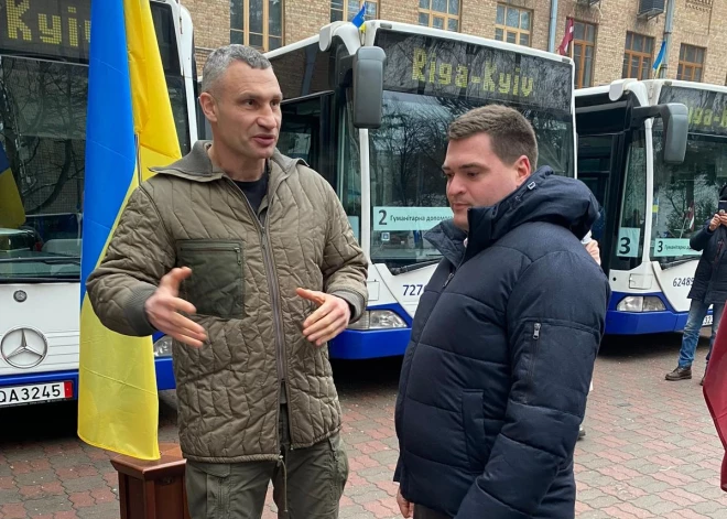 Kijiva saņēmusi Rīgās dāvātos autobusus ar iedzīvotāju sarūpētajiem ziedojumiem