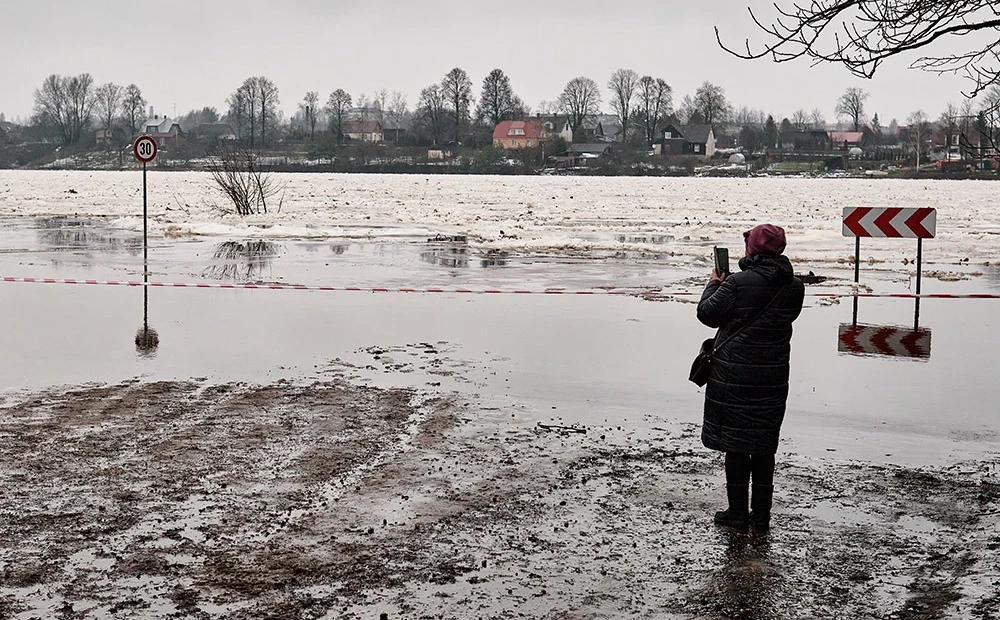 Ūdens līmenis Daugavā pie Jēkabpils tuvojas plūdu rekordam; atbildīgie ...
