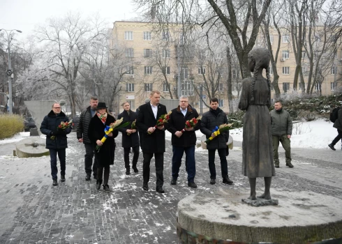 Латвийская делегация под руководством спикера Сейма Эдварда Смилтенса в Киеве