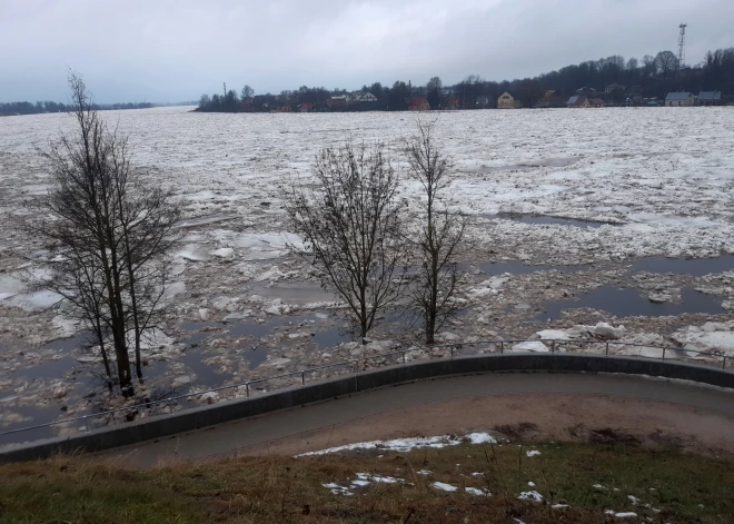 Plūdi Jēkabpilī, kur ūdens līmenis Daugavā 14. janvāra rītā sasniedzis 8,91m.