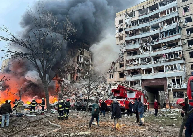 Обстрел в Днепре: военные РФ попали в многоэтажку, есть погибшие и десятки пострадавших