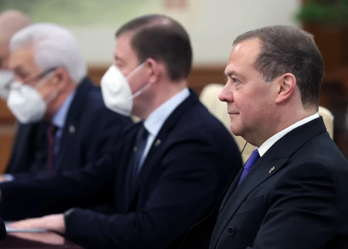 Medvedevs norej Japānas un ASV paziņojumu par kodolieroču lietošanas nepieļaujamību