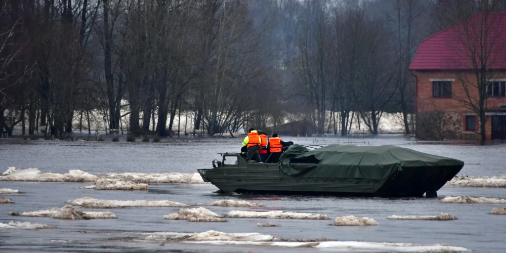 Plūdi Jēkabpilī, kur ūdens līmenis Daugavā 14. janvāra rītā sasniedzis 8,91m. (foto: Jēkabpils novada pašvaldība / LETA)