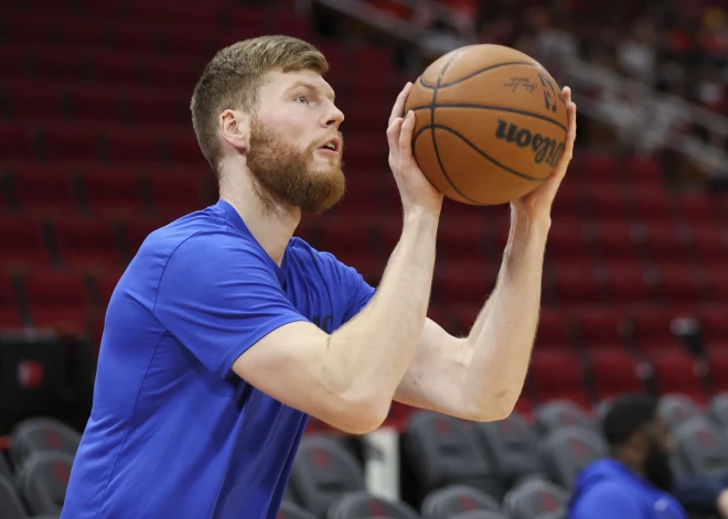 Bertānam divi precīzi tālmetieni "Mavericks" zaudējumā Portlendā