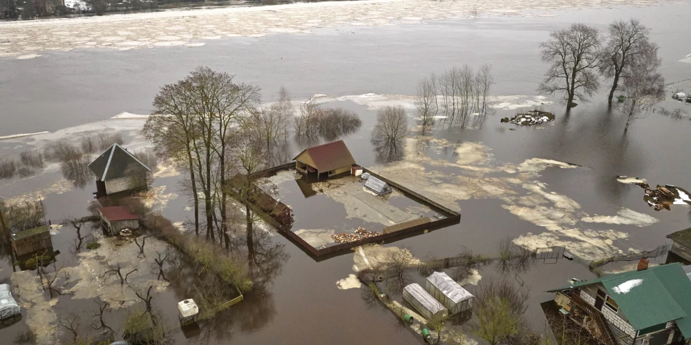 Уровень воды по-прежнему остается очень высоким