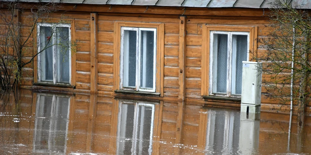  Daugavā pie Jēkabpils no upes augšteces turpina nākt klāt jauni vižņi, applūst plašas teritorijas