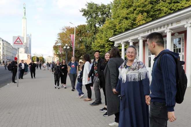 Rūdolfa Brēmaņa sarīkotā akcija 2021. gada 23. augustā pie Brīvības pieminekļa pulcēja tikai pāris desmitus protestētāju, kas, piesaucot brīvības jēdzienu, iestājās arī pret vakcināciju.