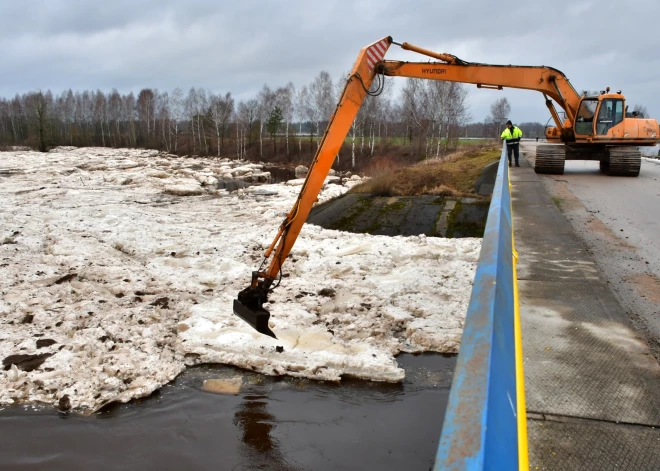 Daugavā pie Jēkabpils ūdens līmenis krītas par diviem centimetriem stundā