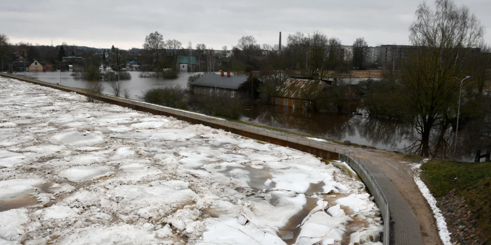 В течение последних двух суток уровень воды в Даугаве возле Екабпилса постепенно снижался - на 1-2 см в час