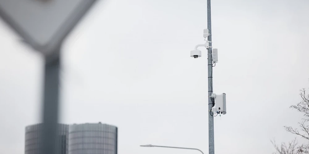 "Tet" testē datu pārraides bezvada savienojumu ar optikas ātrumu viedās pilsētas risinājumu atbalstam Ķīpsalā