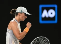 Švjonteka "Australian Open" sāk ar uzvaru; divu eksčempioņu cīņā uzvar Azarenka