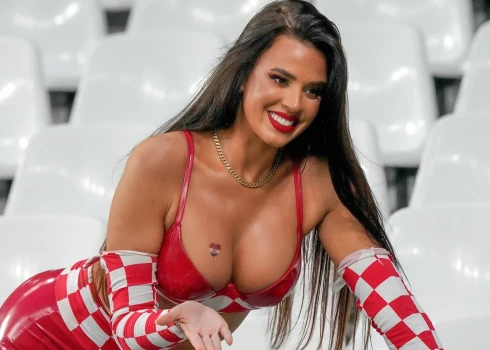 Rakstot privātās ziņas pievilcīgajai Ivanai, daži futbolisti mēģinājuši jokot, ka jau iepriekš atvainojas, ja uzvarēs Horvātijas izlasi.