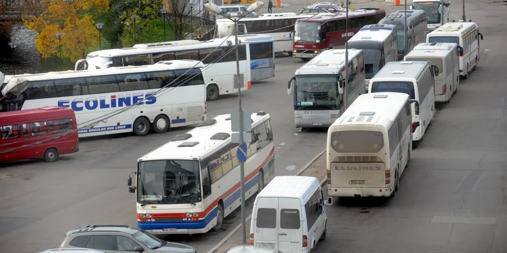 Trim sabiedriskā transporta pakalpojumu sniedzējiem par aizliegtu vienošanos nosaka teju divu miljonu eiro sodu 