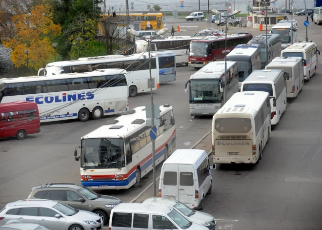 Trim sabiedriskā transporta pakalpojumu sniedzējiem par aizliegtu vienošanos nosaka teju divu miljonu eiro sodu 