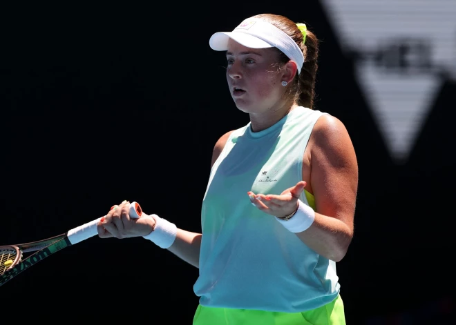 Ostapenko spēli trešdien Austrālijas atklātā čempionāta otrajā kārtā aizkavējis lietus