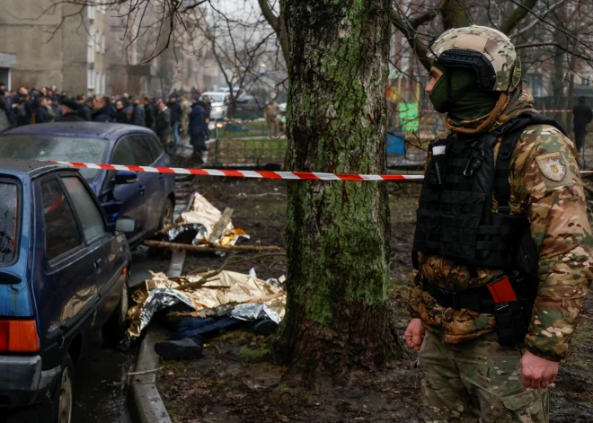 Helikoptera avārijā bojā gājuši Ukrainas Iekšlietu ministrijas darbinieki un vēl vairāki cilvēki