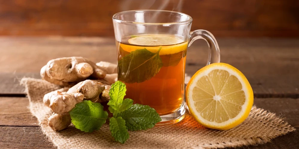 Имбирно-лимонный чай облегчает боль: сколько нужно пить