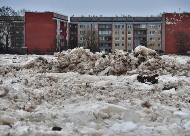 Уровень воды в Екабпилсе опустился ниже оранжевой отметки