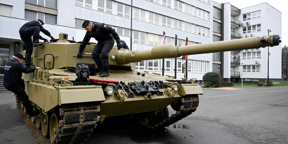 Zelenskis kritizē Vācijas vilcināšanos ar tanku piegādēm