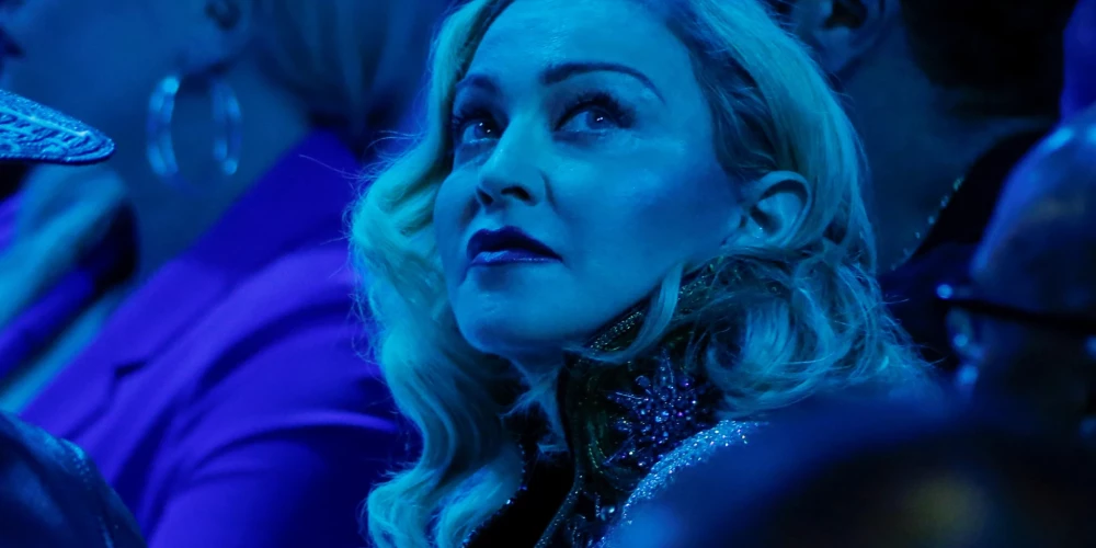 Francijas pilsētas mēre jautājusi Madonnai, vai var aizņemties no viņas gleznu