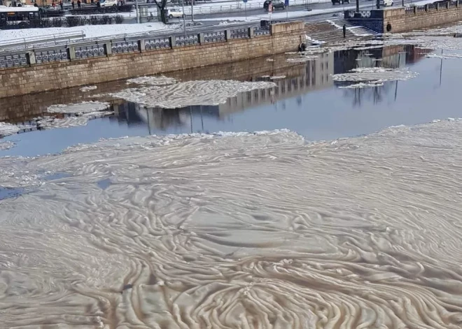 Daugavā novērota neparasta parādība. Tomam Bricim ir skaidrojums