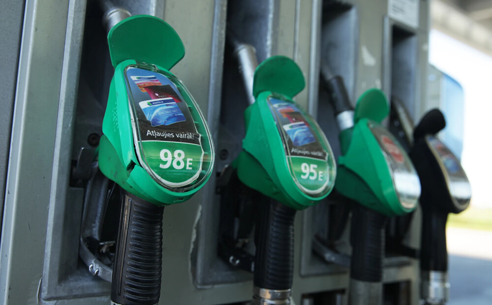 Rīgā degvielas cenas samazinās, Tallinā un Viļņā - nemainās