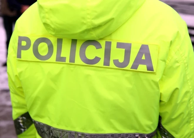 Tēva pierunāts atzīties slepkavības mēģinājumā, vīrietis Kuldīgā pats piezvana policijai