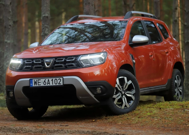 "Deviņvīri" testē: "Dacia" pārmaiņu laikus, japāņu BMW un "Porsche" hibrīdus