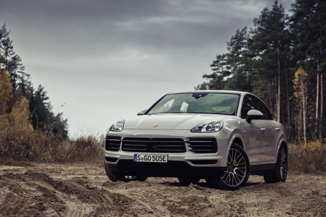 "Porsche Cayenne E-Hybrid Platinum Edition".