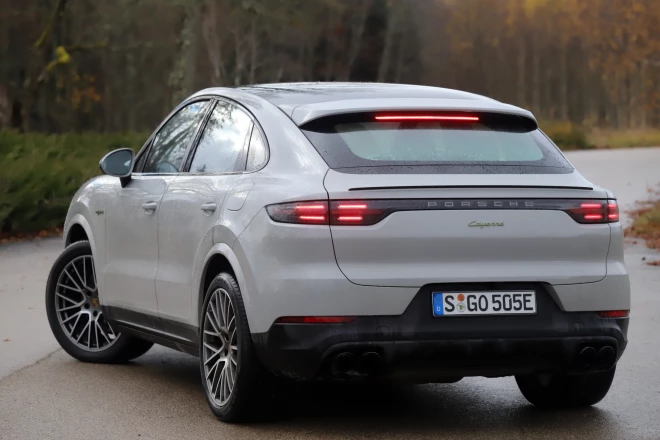 "Porsche Cayenne E-Hybrid Platinum Edition".