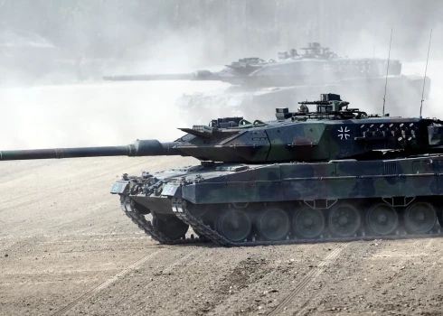 “Atbrīvo Leopardus, Vācija!” Ļaudis sašutuši par Vācijas vilcināšanos nodot Ukrainai tankus