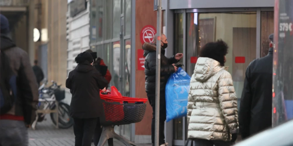 "Ужас, что тут скажешь": рижанин удивлен увиденным в торговом центре в Пурвциемсе