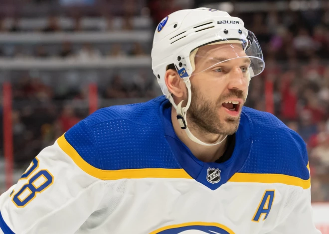 Girgensona "Sabres" uzvar NHL spēlē pār "Ducks"