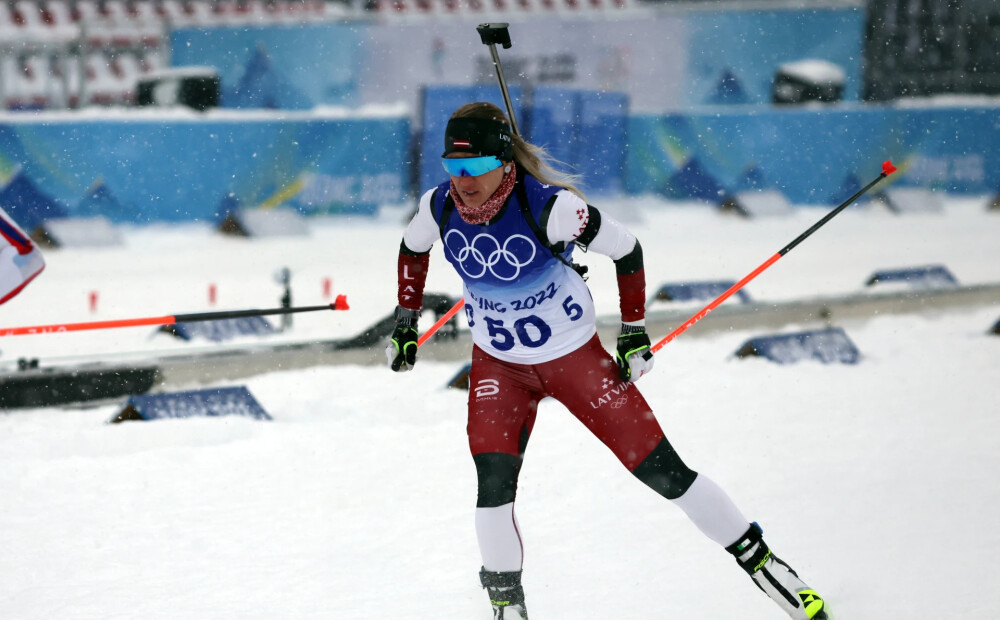 Latvijas biatlonistes tiek apsteigtas par apli Pasaules kausa stafetē, uzvaru svinot Francijai