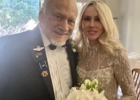 Возраст не помеха: легендарный астронавт Базз Олдрин женился в свой 93-й день рождения