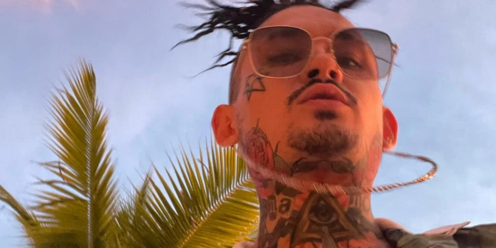 В феврале 2022 году Моргенштерн покинул Россию