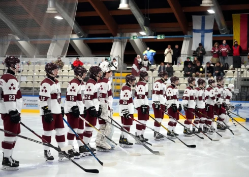 Eiropas Jaunatnes Ziemas Olimpiādes hokeja turnīra spēle starp Latvijas un Šveices jauniešiem Friuli-Venēcija Džūlija reģionā Itālijā.