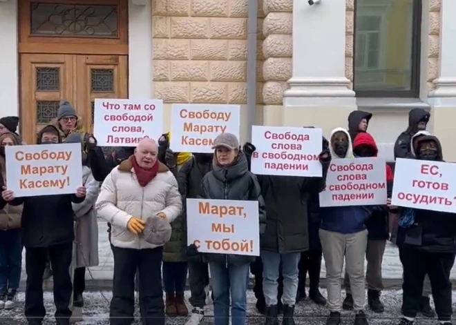 Pērn pie Latvijas vēstniecības Krievijā bijusi vērojama vislielākā dažādu politisko akciju intensitāte