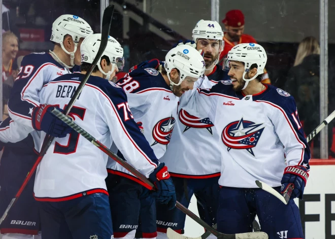 "Blue Jackets" ar Korpisalo vārtos papildlaikā zaudē "Flames"