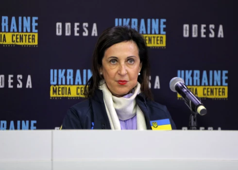 Spānijas aizsardzības ministre Margarita Roblesa Odesā, Ukrainā, 2022. gada 1. decembrī. 