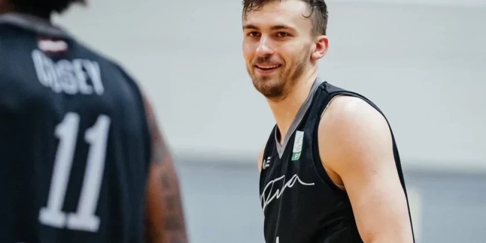"VEF Rīga" basketbolisti šajā mačā izpildīja 30 tālmetienus, bet realizēja tikai piecus jeb 16%, kamēr viesi aiz perimetra bija precīzi deviņos no 33 raidījumiem jeb 27%.