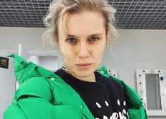 Мутанттар бейнеленген порно видеолар Ерлерге арналған дәретханада гей қарап отыр