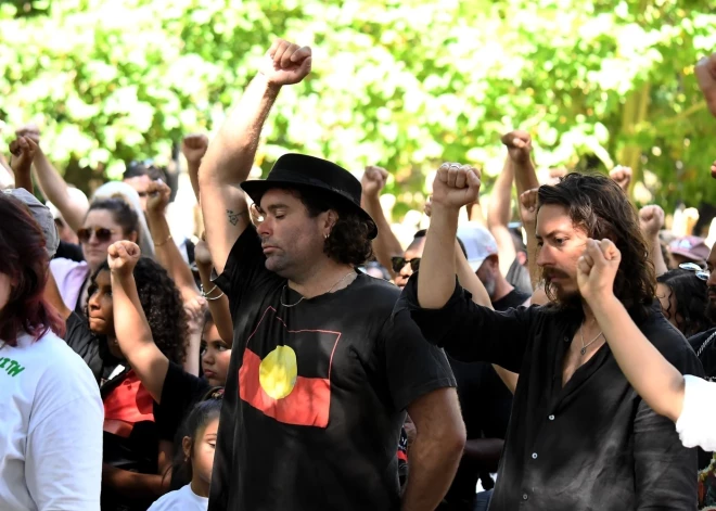 Tūkstošiem cilvēku Austrālijas dienā protestē pret aborigēnu apspiešanu