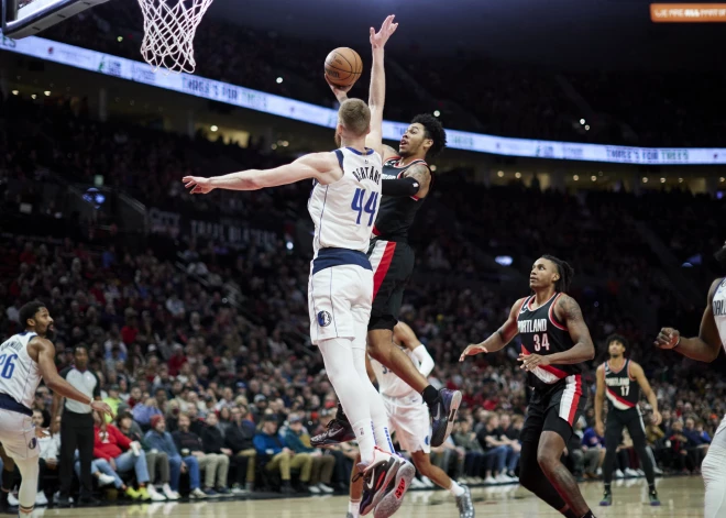 Bertāns bez punktiem "Mavericks" uzvarā pār "Suns"; Dončičam trauma