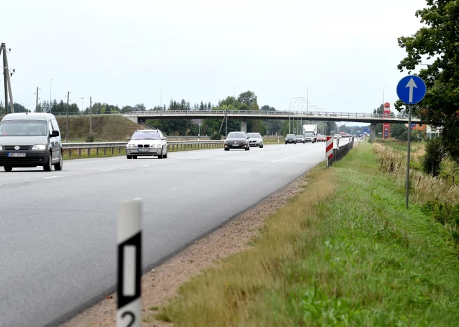 Uz Rīgas apvedceļa sāk ierīkot pirmo vidējā ātruma kontroles sistēmas posmu