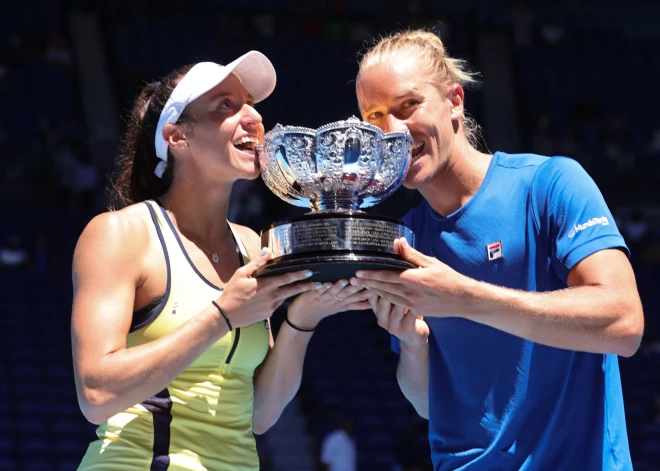 Brazīlijas duets Stefani un Matuss triumfē "Australian Open" jauktajās dubultspēlēs